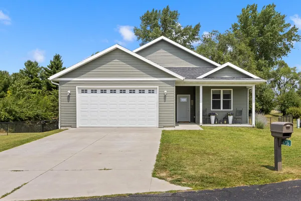 $460,000 | N6736 Clover, Pardeeville, WI 53954