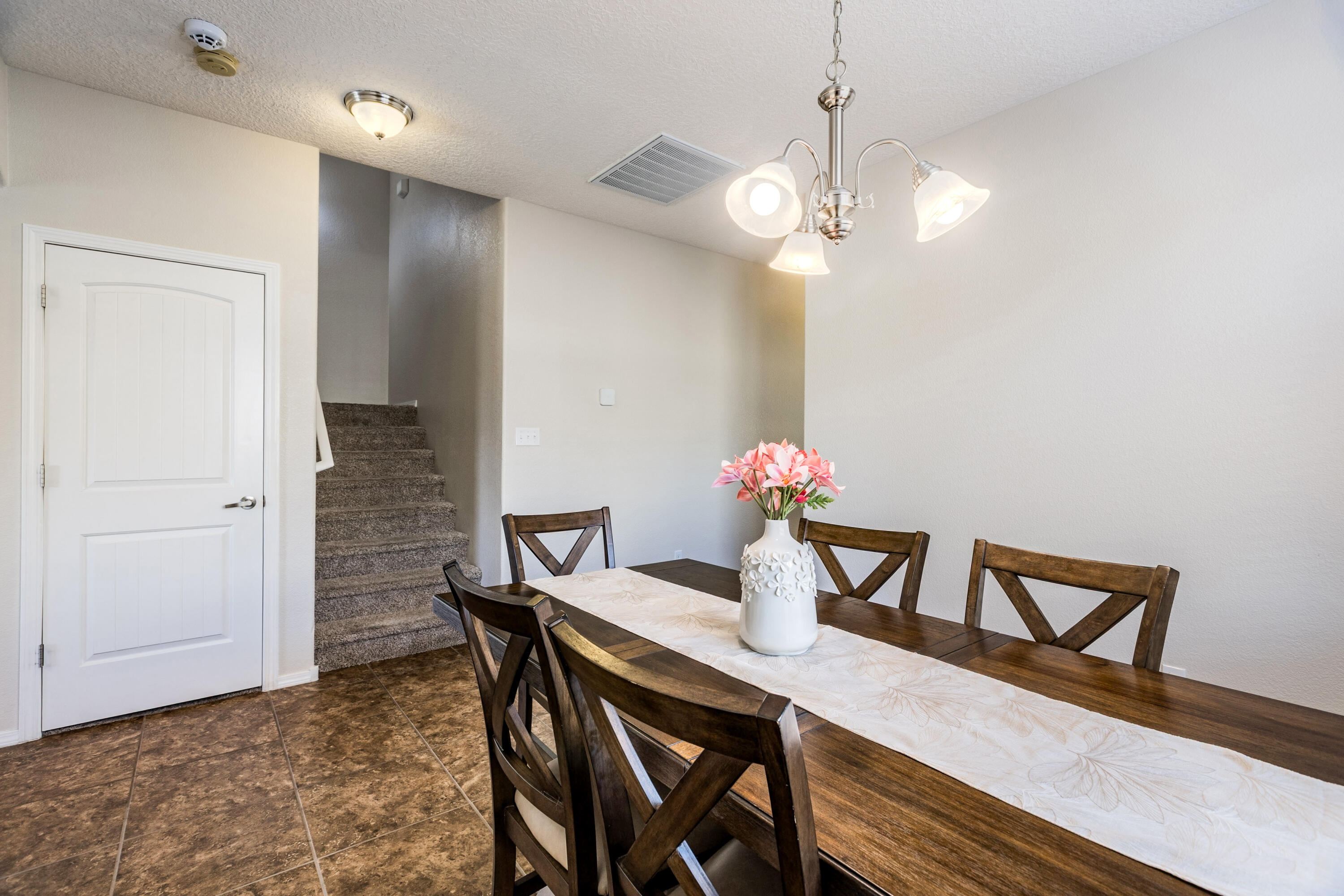 2706 Camacho Road Southeast Rio Rancho, NM 87124 - Photo 8 of 45 Gallery Image 8