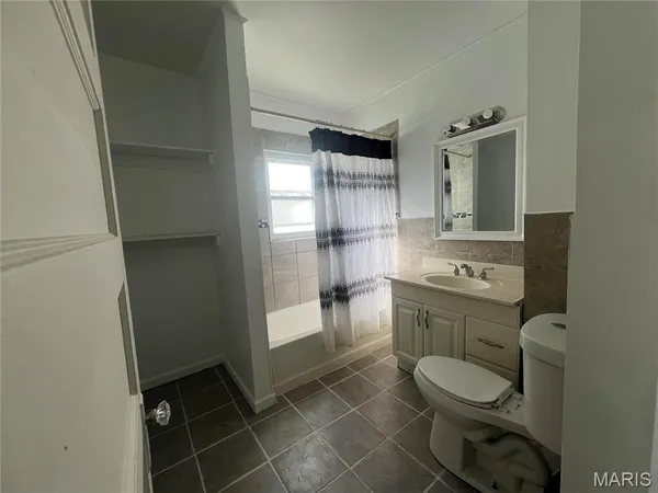 $229,900 | 19 Shumate Avenue, Maryland Heights, MO 63043