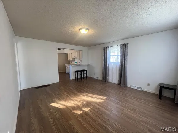 $229,900 | 19 Shumate Avenue, Maryland Heights, MO 63043