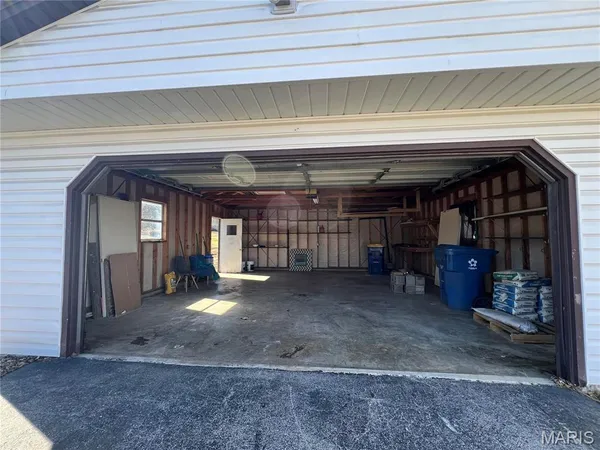 $229,900 | 19 Shumate Avenue, Maryland Heights, MO 63043