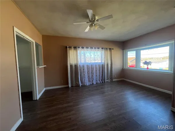 $229,900 | 19 Shumate Avenue, Maryland Heights, MO 63043