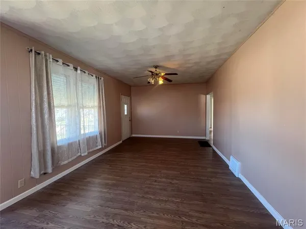 $229,900 | 19 Shumate Avenue, Maryland Heights, MO 63043