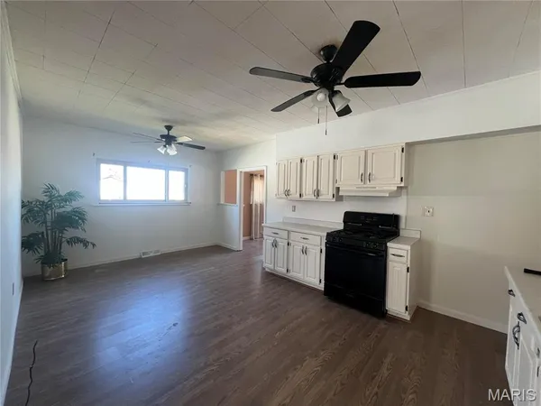 $229,900 | 19 Shumate Avenue, Maryland Heights, MO 63043