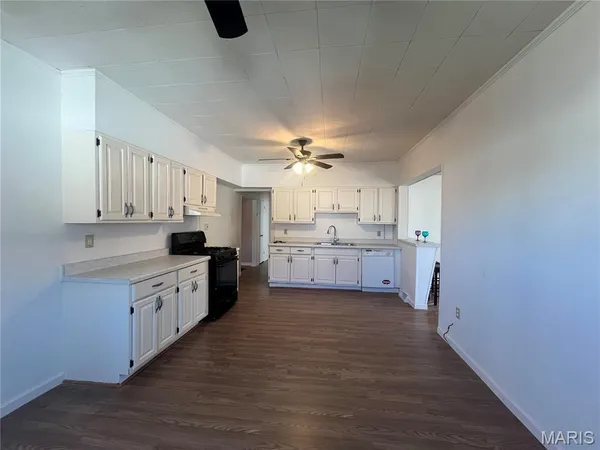 $229,900 | 19 Shumate Avenue, Maryland Heights, MO 63043