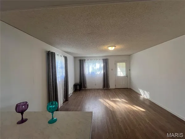 $229,900 | 19 Shumate Avenue, Maryland Heights, MO 63043