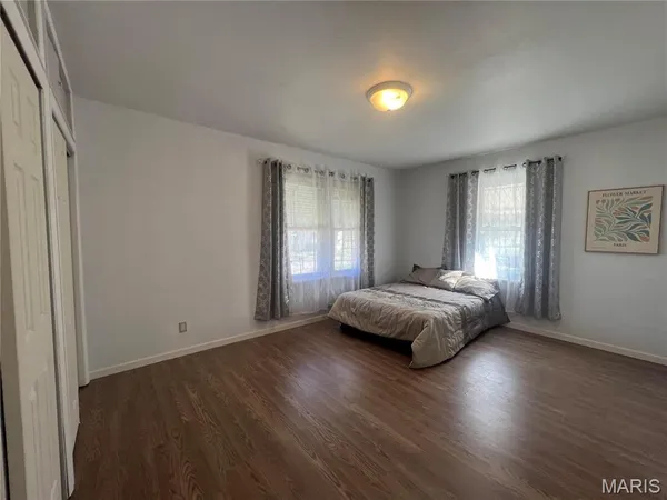 $229,900 | 19 Shumate Avenue, Maryland Heights, MO 63043