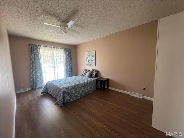 $229,900 | 19 Shumate Avenue, Maryland Heights, MO 63043