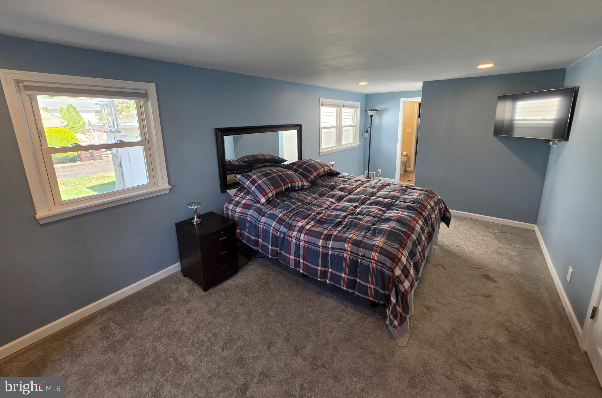 142 New Road Horsham, PA 19044 - Photo 19 of 38 a bedroom with a bed and a window
