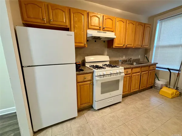 $1,300,000 | 20-50 Gates Avenue | Ridgewood