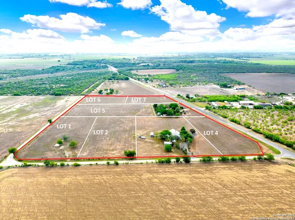 a view of a tennis court
