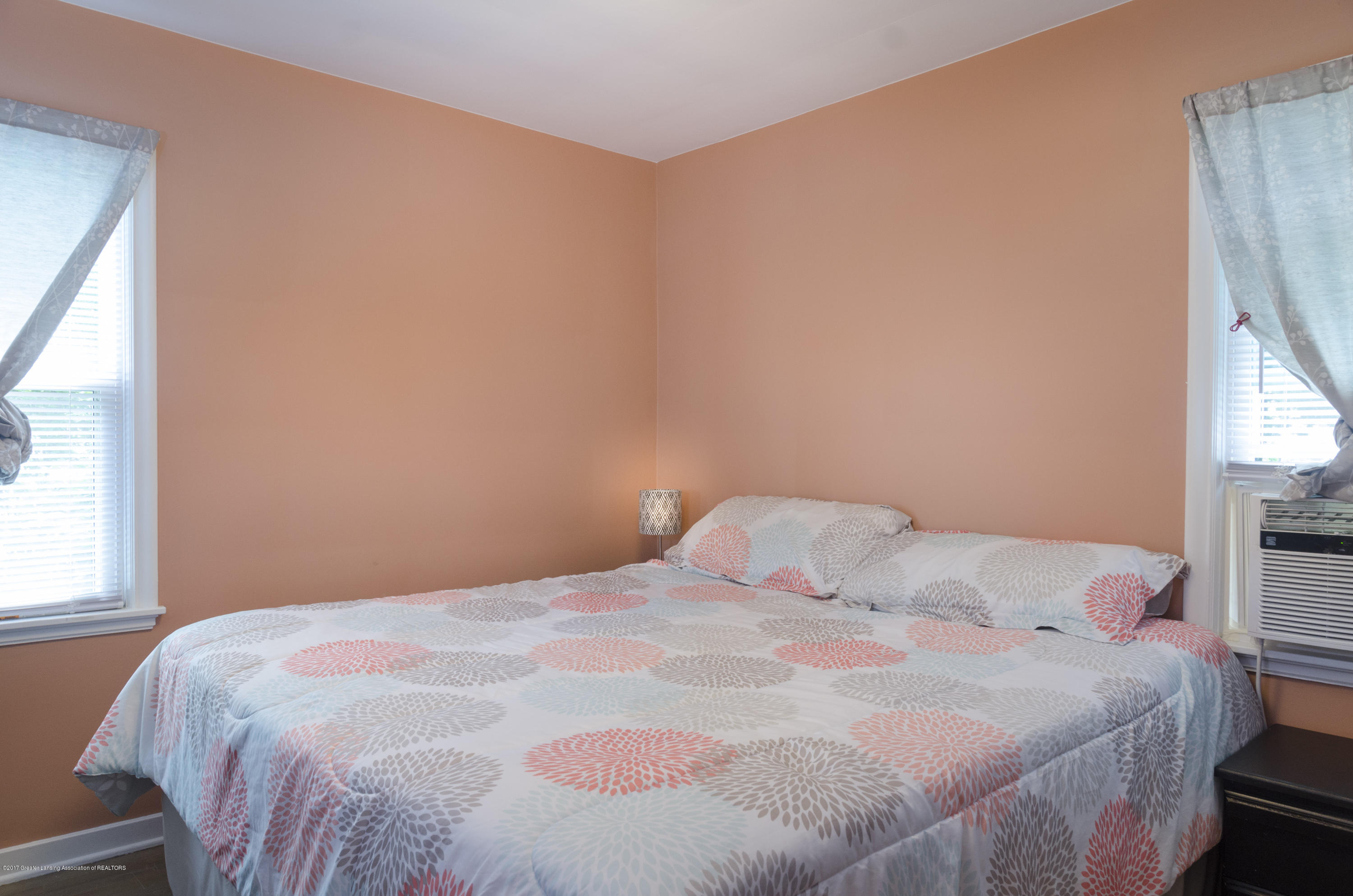 415 Strathmore Road Lansing, MI 48910 - Photo 13 of 31 415-Strathmore-Rd-Lansing-MI-48910-12 -