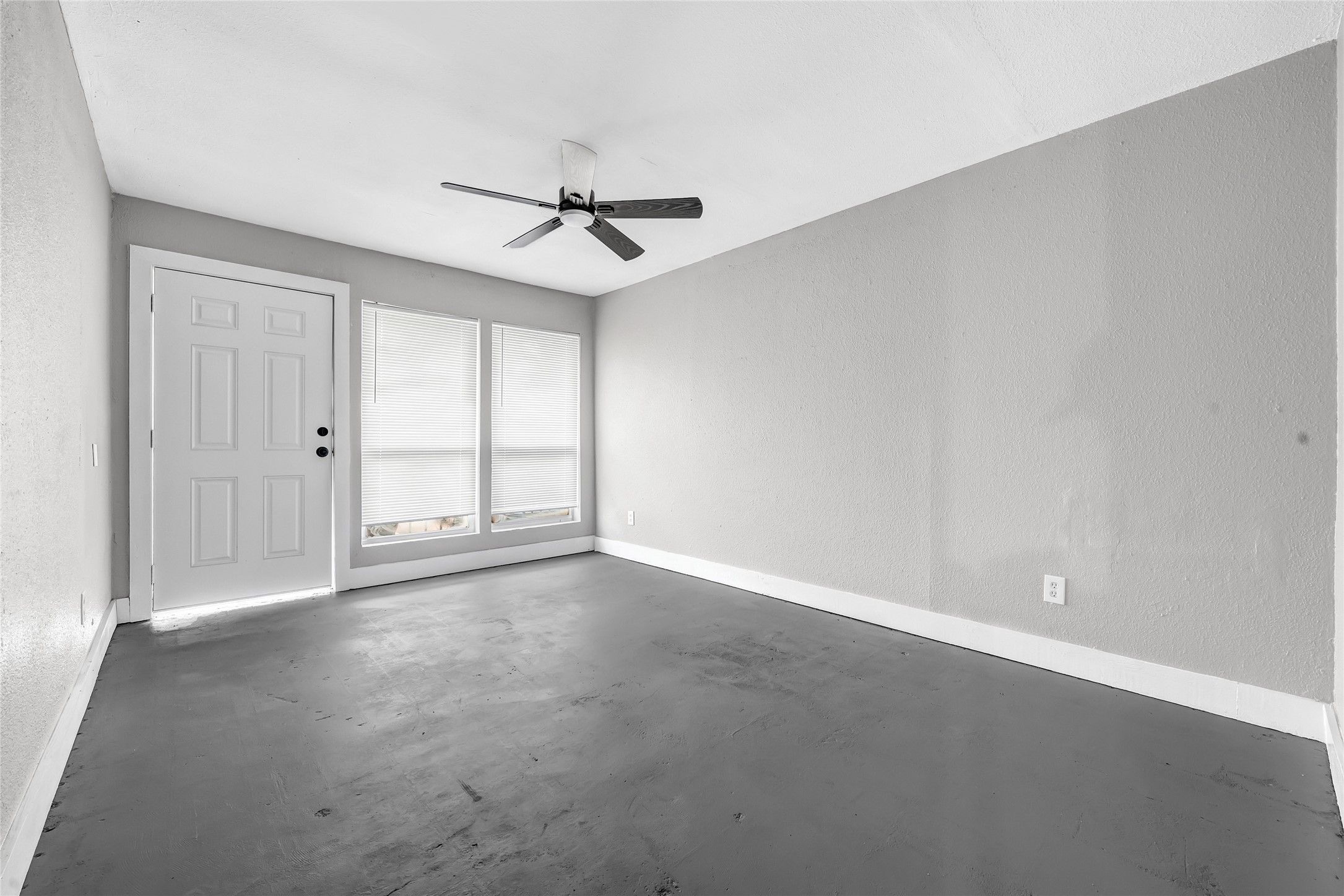 3802 Dabney Street, Unit 3 Houston, TX 77026 - Photo 13 of 13 a view of an empty room with a window