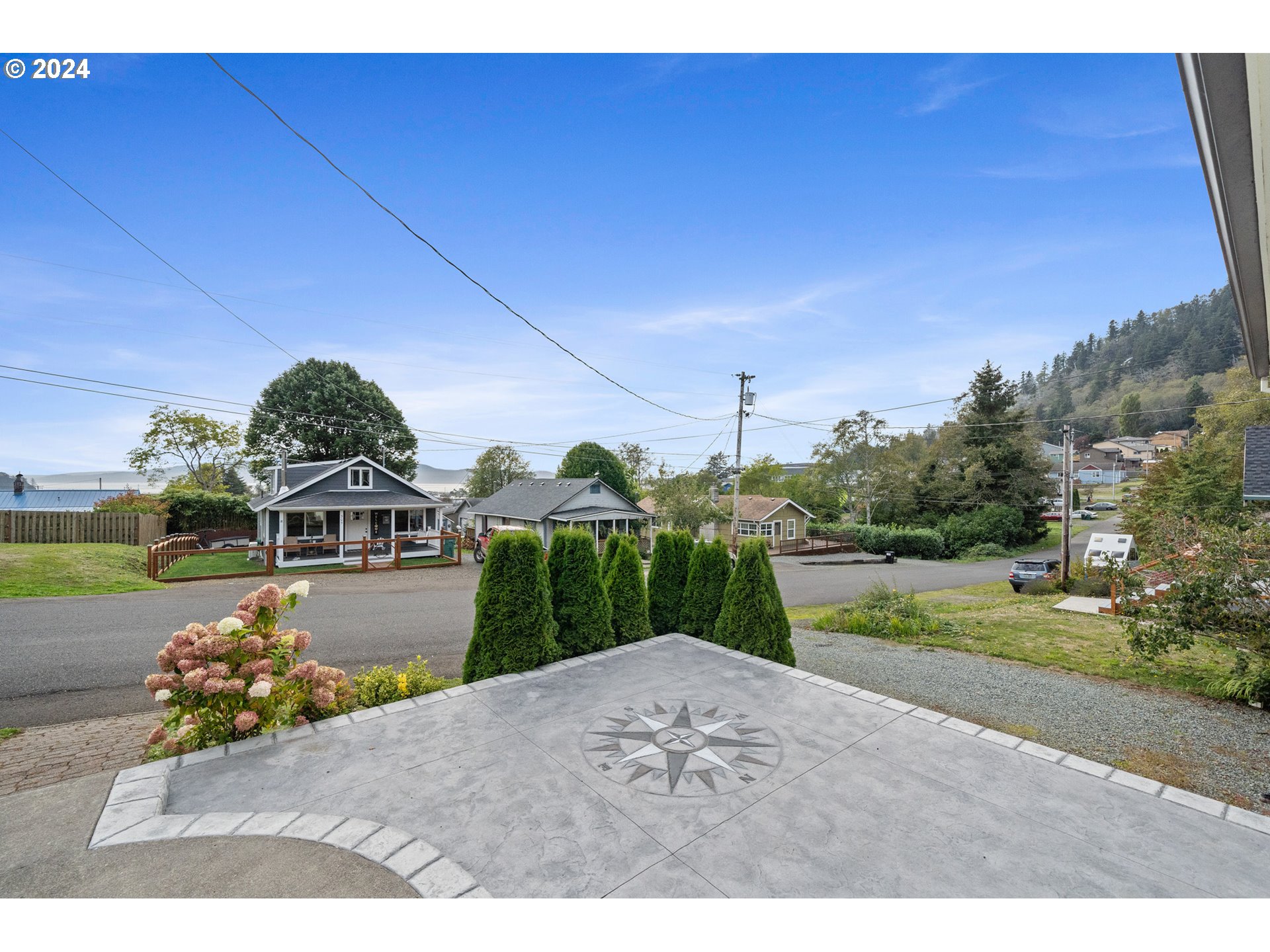 306 Evergreen Avenue Garibaldi, OR 97118 - Photo 3 of 42