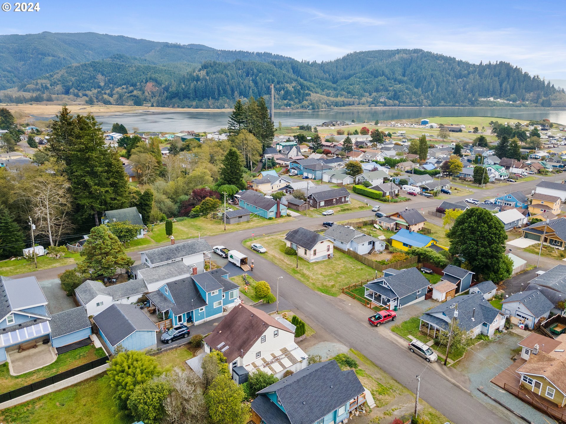 306 Evergreen Avenue Garibaldi, OR 97118 - Photo 40 of 42