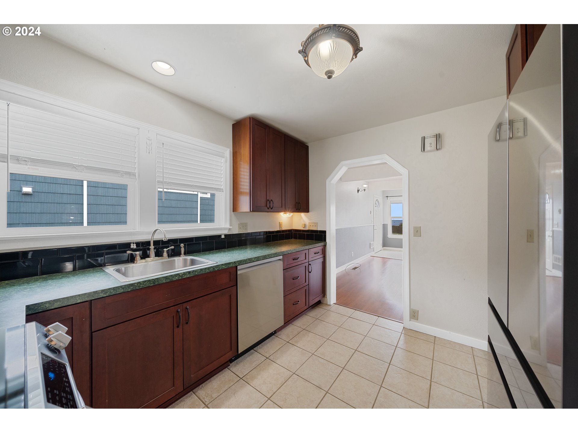 306 Evergreen Avenue Garibaldi, OR 97118 - Photo 10 of 42