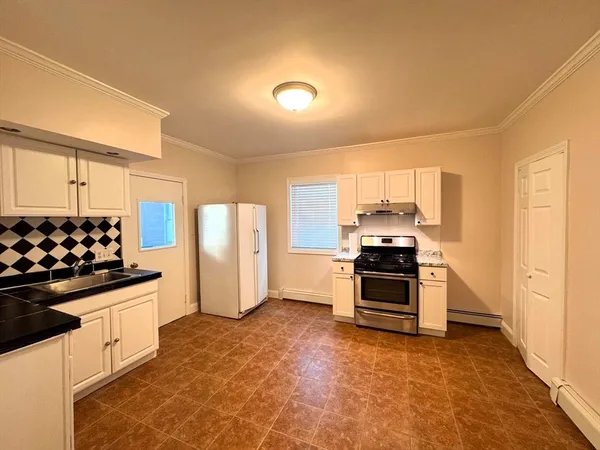 $2,600 | 38 Hunting Street, Unit 1, Cambridge, MA 02141