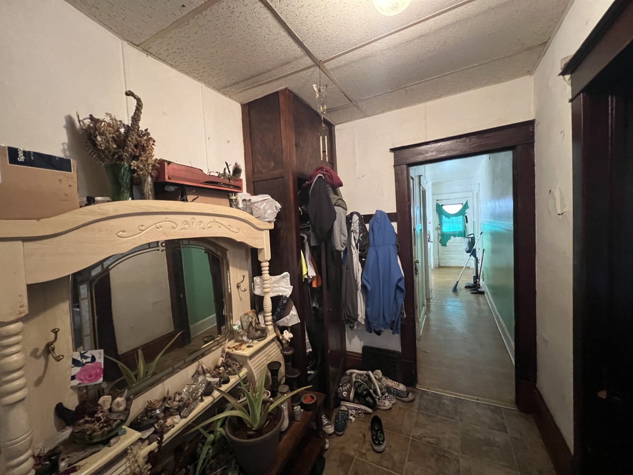 5023 23rd Avenue Kenosha, WI 53140 - Photo 4 of 8 Lower Entrance