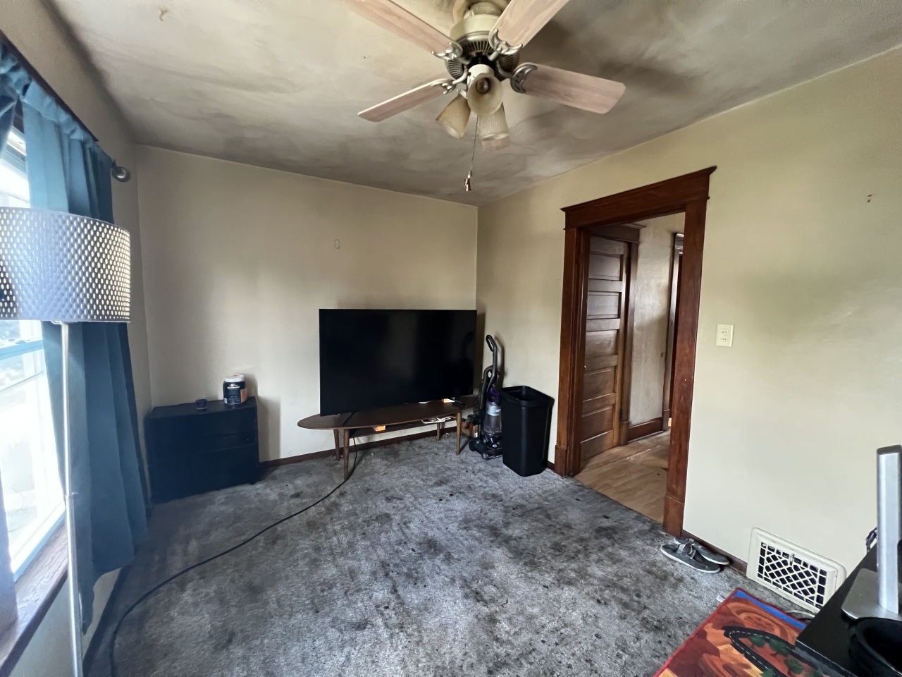 5023 23rd Avenue Kenosha, WI 53140 - Photo 5 of 8 Upper Living Room