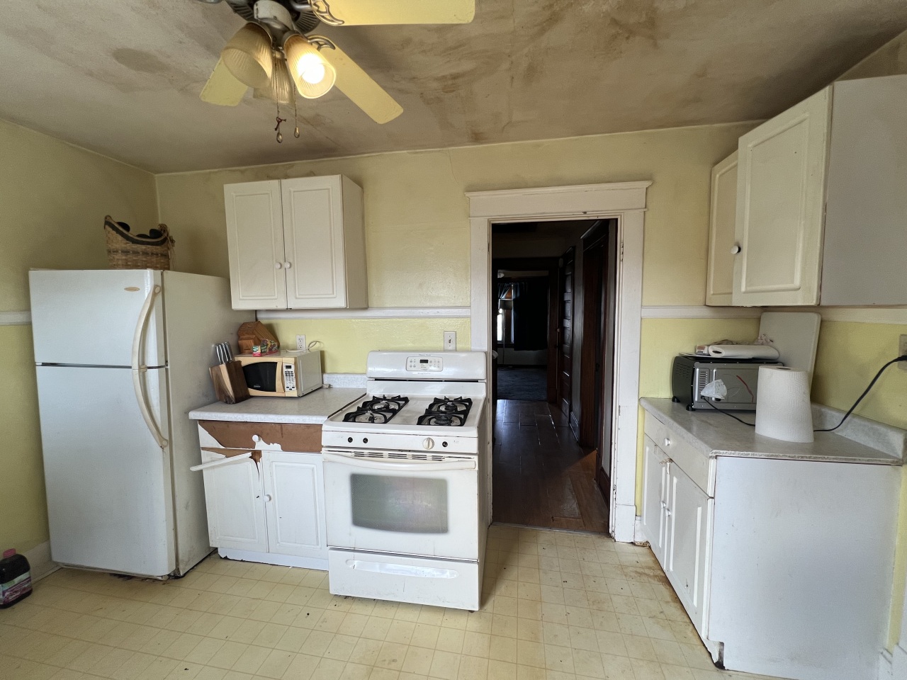 5023 23rd Avenue Kenosha, WI 53140 - Photo 6 of 8 Upper Kitchen