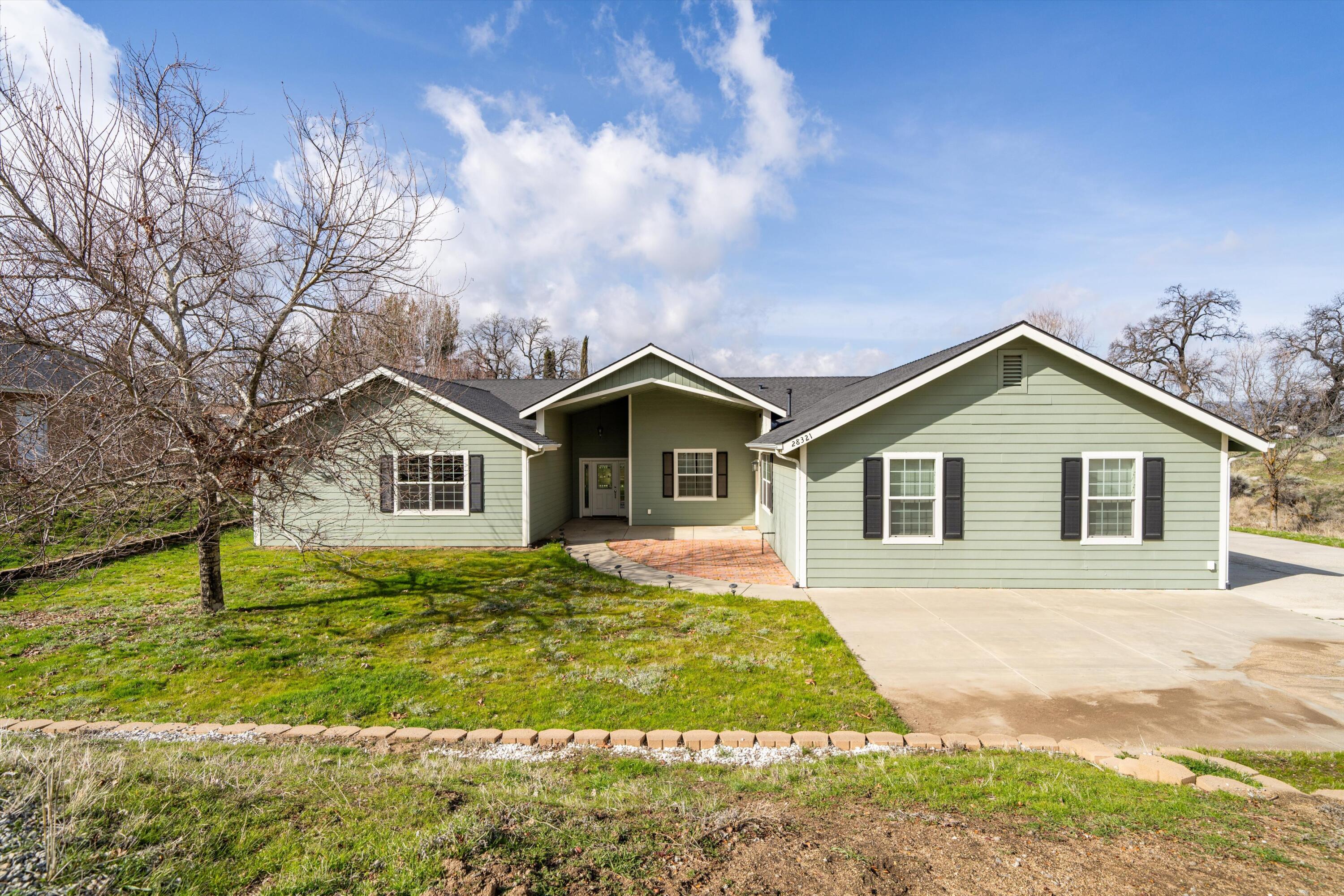 28321 Pimlico Way Tehachapi, CA 93561 - Photo 2 of 23 a front view of house with yard and trees around