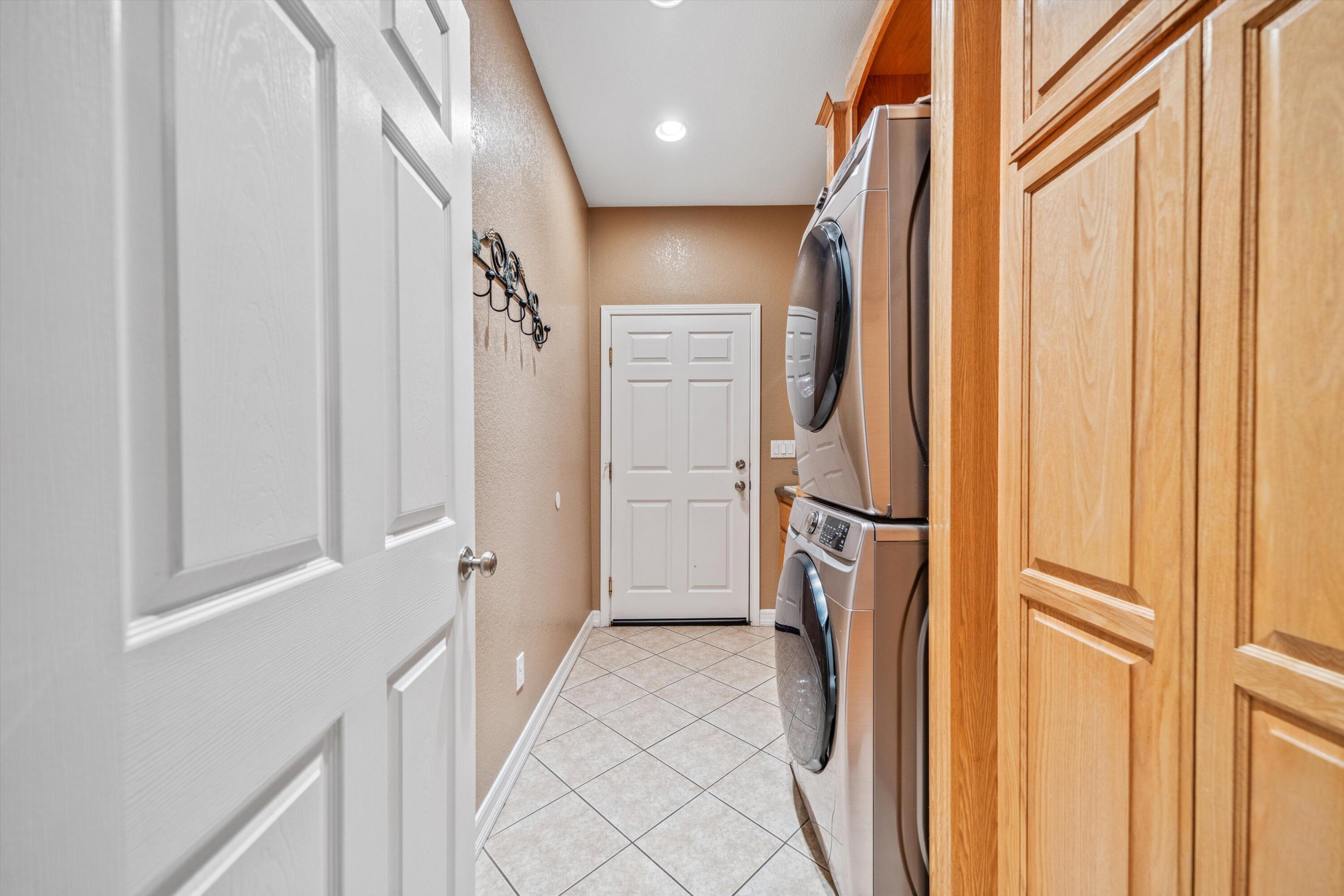 28321 Pimlico Way Tehachapi, CA 93561 - Photo 22 of 23 a view of a hallway with a door
