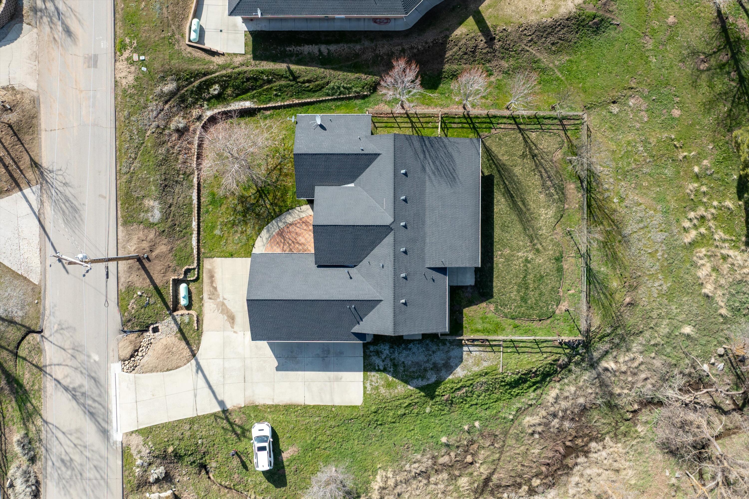 28321 Pimlico Way Tehachapi, CA 93561 - Photo 4 of 23 a view of house with a yard