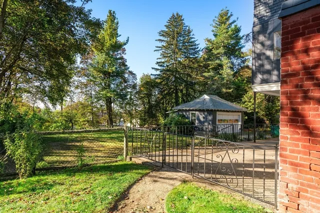 a view of a house with backyard and a garden