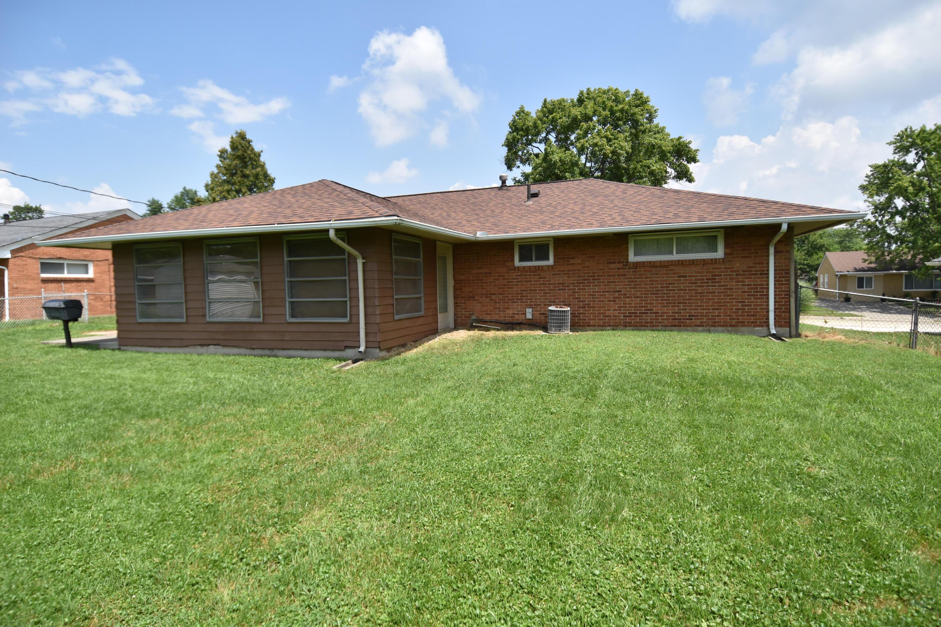 7075 Bartlett Road Reynoldsburg, OH 43068 - Photo 31 of 34 Back - 3 Season Room