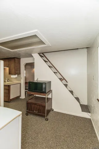 a view of entryway and kitchen