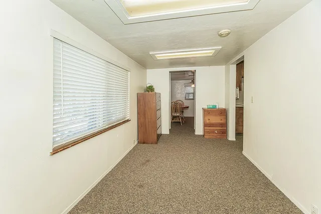 a view of livingroom with furniture