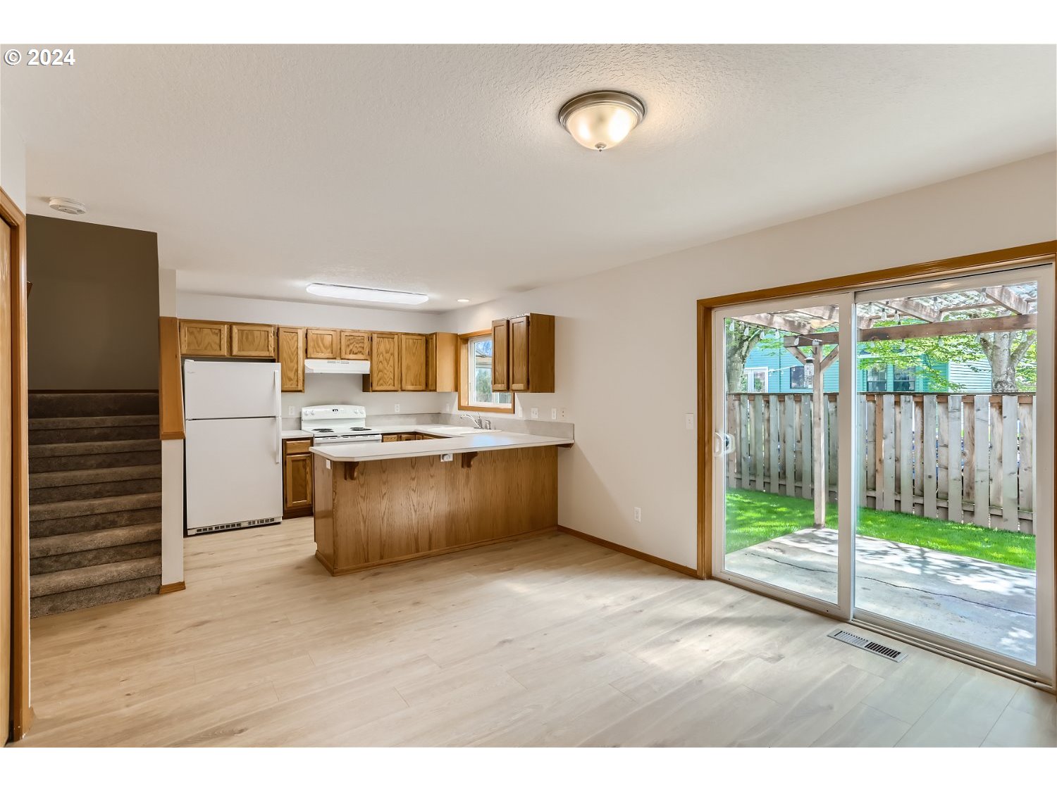 16918 Southwest Steele Way Beaverton, OR 97006 - Photo 15 of 28 Kitchen/Family Room