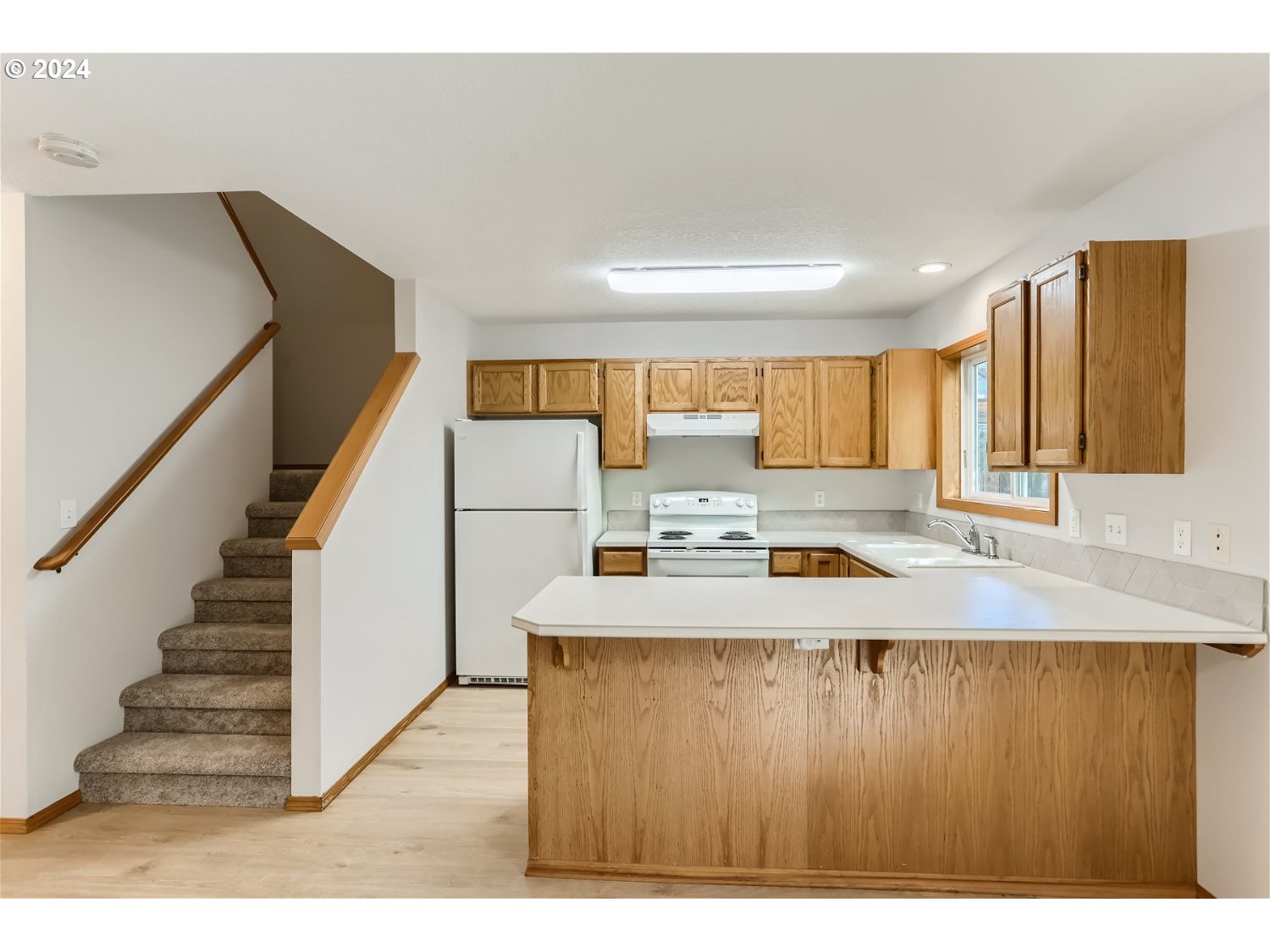 16918 Southwest Steele Way Beaverton, OR 97006 - Photo 8 of 28 Kitchen