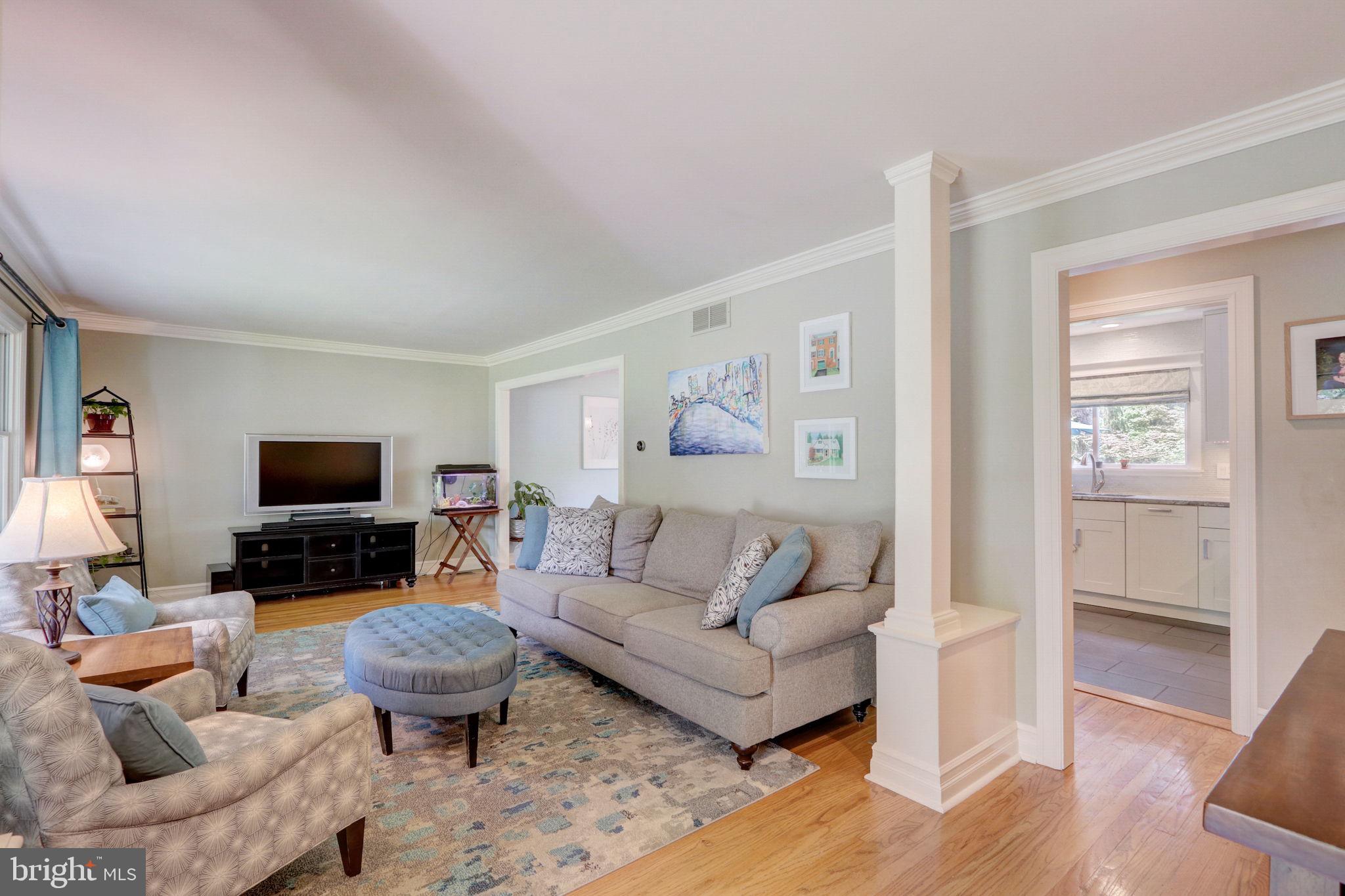 82 Tee Road Oreland, PA 19075 - Photo 2 of 39 Living room