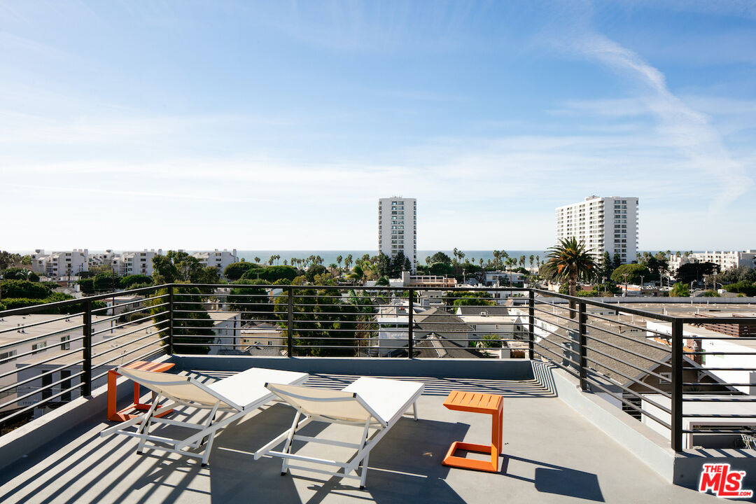 2811 3rd Street, Unit 13 Santa Monica, CA 90405 - Photo 12 of 13 a view of a terrace with wooden benches