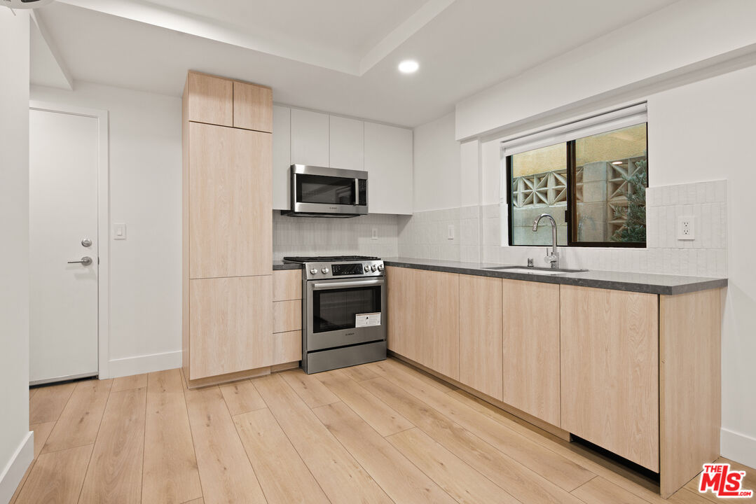 2811 3rd Street, Unit 13 Santa Monica, CA 90405 - Photo 6 of 13 a view of kitchen with stainless steel appliances cabinets and a window