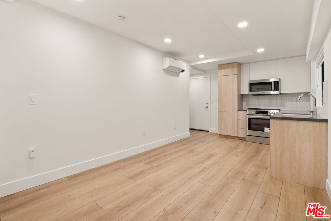 2811 3rd Street, Unit 13 Santa Monica, CA 90405 - Photo 7 of 13 a view of kitchen with wooden floor and electronic appliances