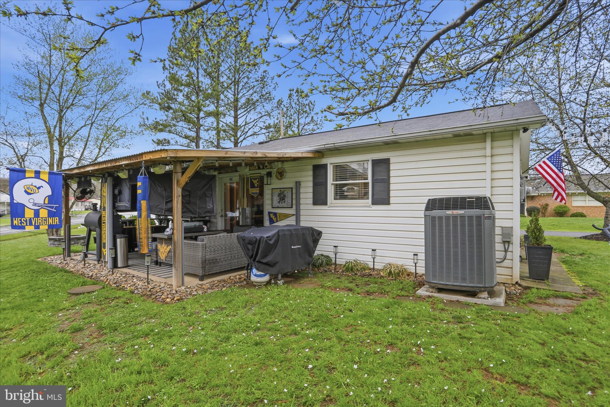 65 South Hummingbird Street Keyser, WV 26726 - Photo 5 of 30