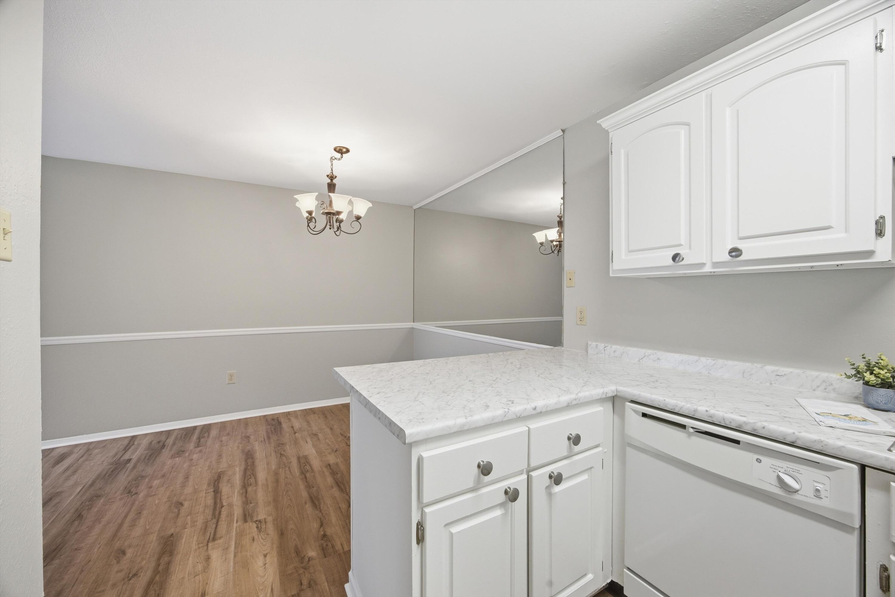 900 Mountain Creek Road, Unit Q264 Chattanooga, TN 37405 - Photo 8 of 23 08-900MtnCreekRd-AptQ264-7