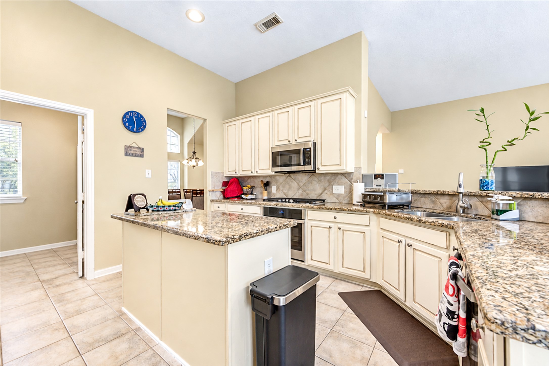 12806 Ridge Bank Lane Houston, TX 77041 - Photo 16 of 44 A well configured spacious kitchen giving easy access to the modern appliances, and ample cabinetry, perfect for culinary enthusiasts.
