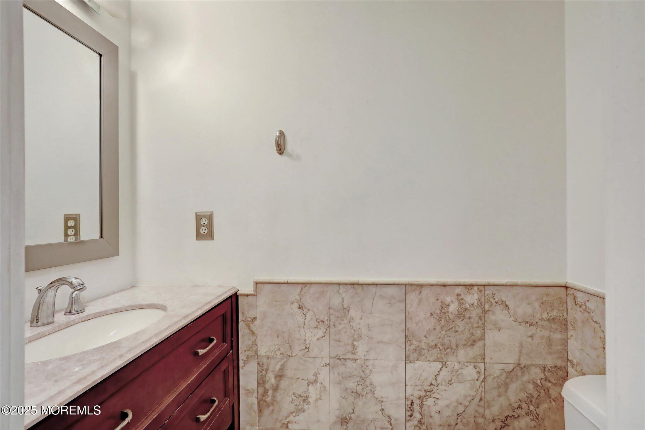 95 Azalea Circle Jackson, NJ 08527 - Photo 21 of 38 a bathroom with a sink and a mirror