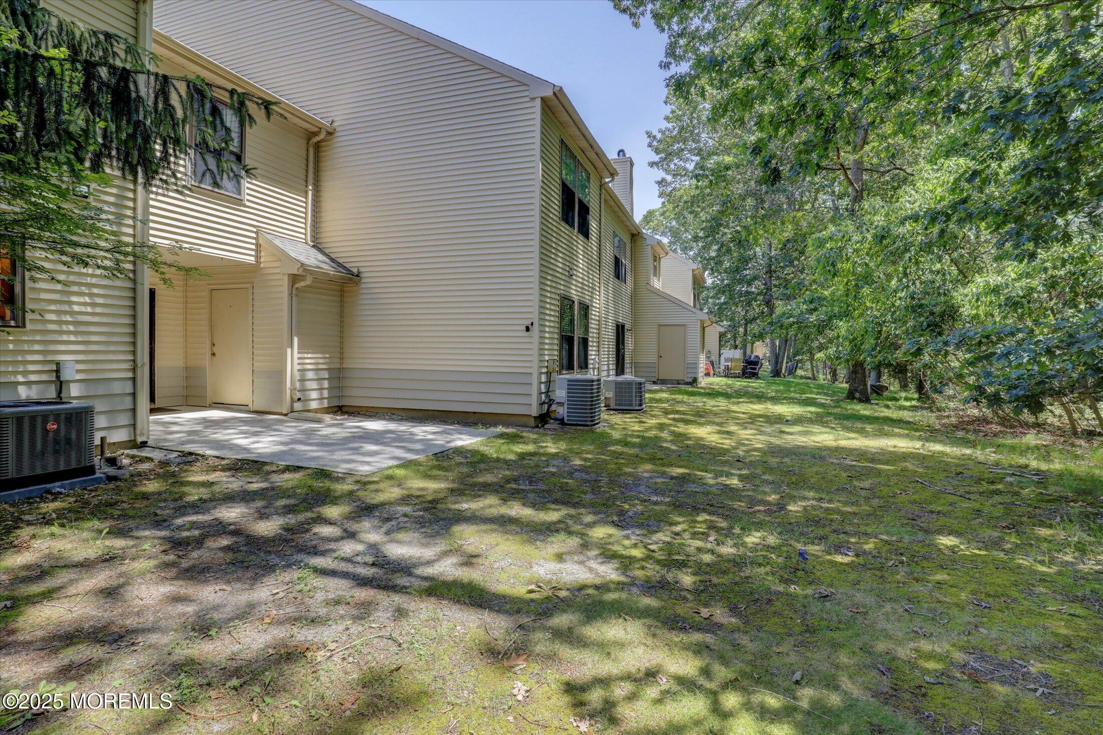 95 Azalea Circle Jackson, NJ 08527 - Photo 32 of 38 a backyard of a house with lots of green space