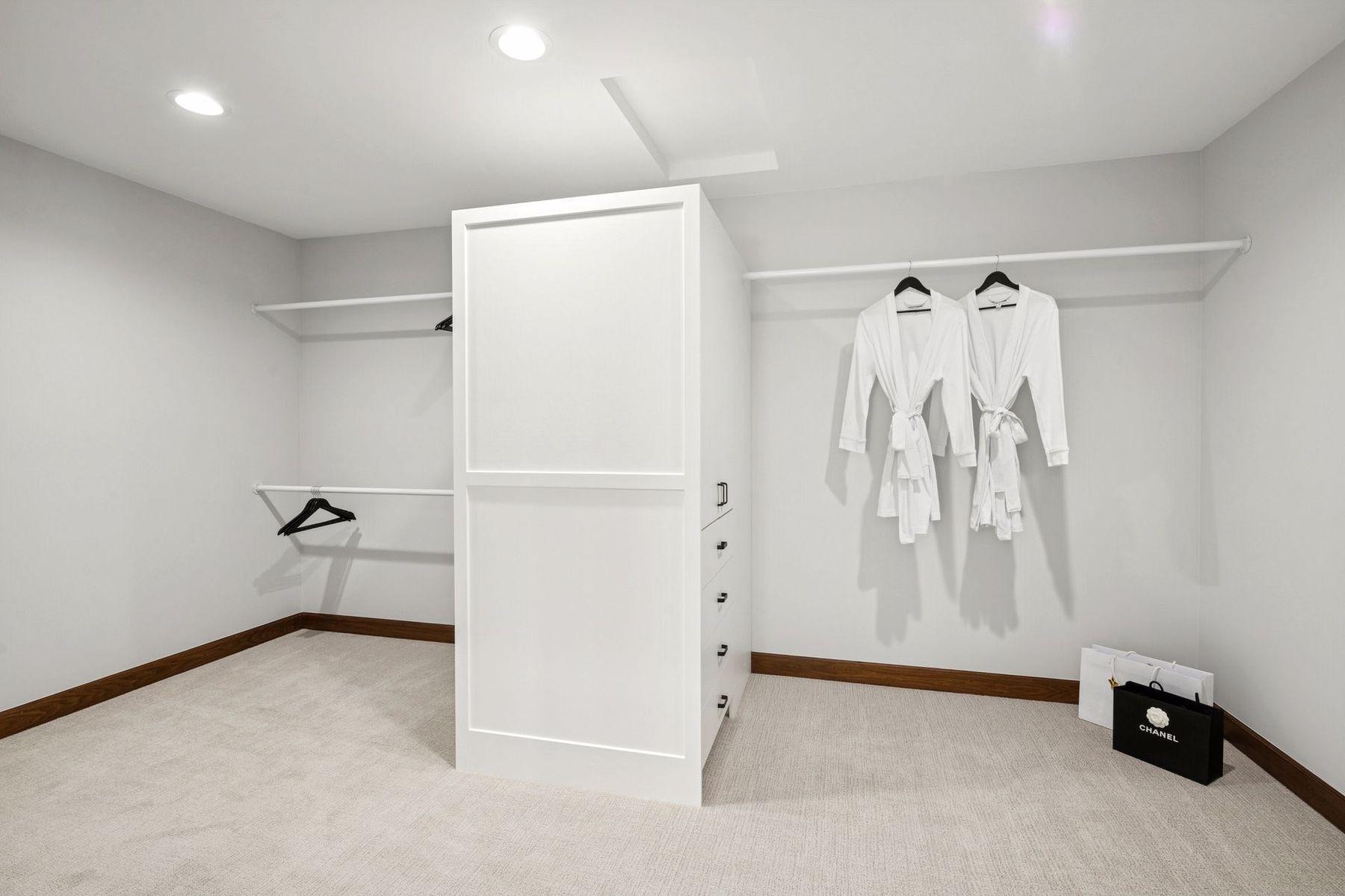 5534 Conifer Trail Minnetonka, MN 55345 - Photo 27 of 61