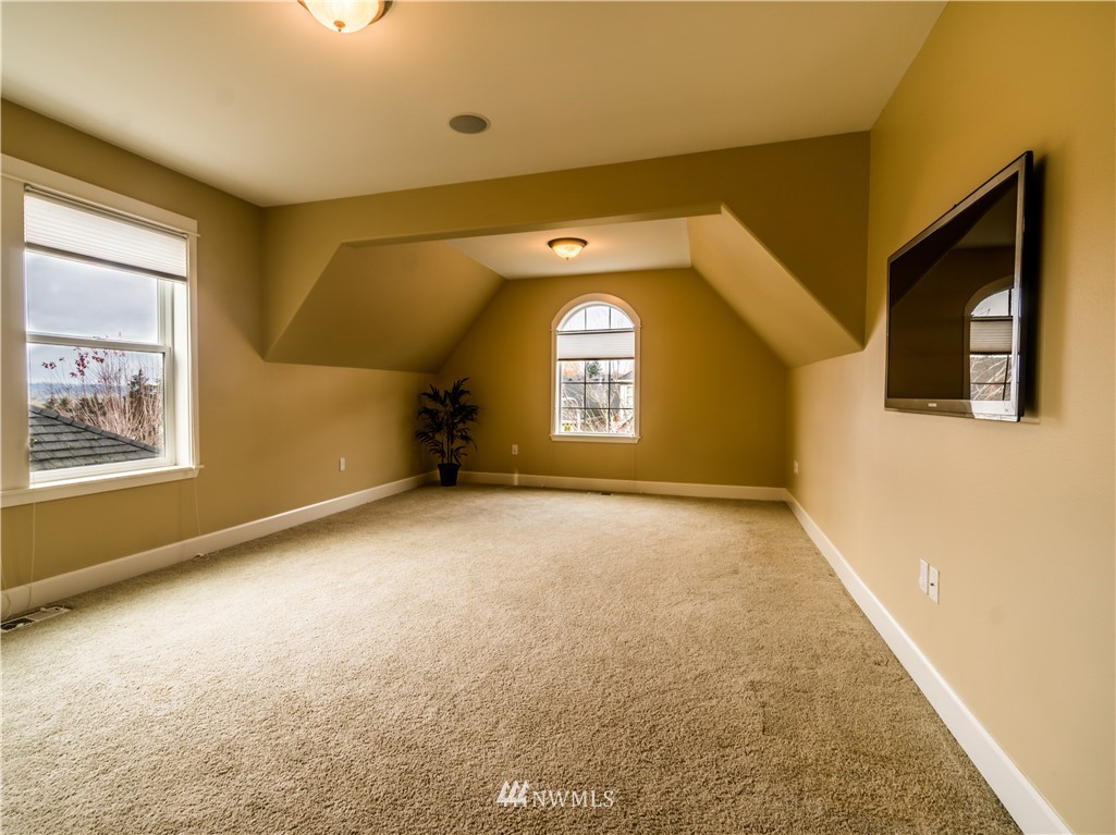 719 South 38th Court Renton, WA 98055 - Photo 13 of 25 Gallery Image 13