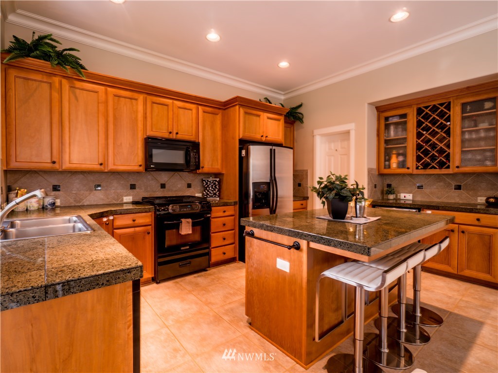 719 South 38th Court Renton, WA 98055 - Photo 5 of 25 Gallery Image 5