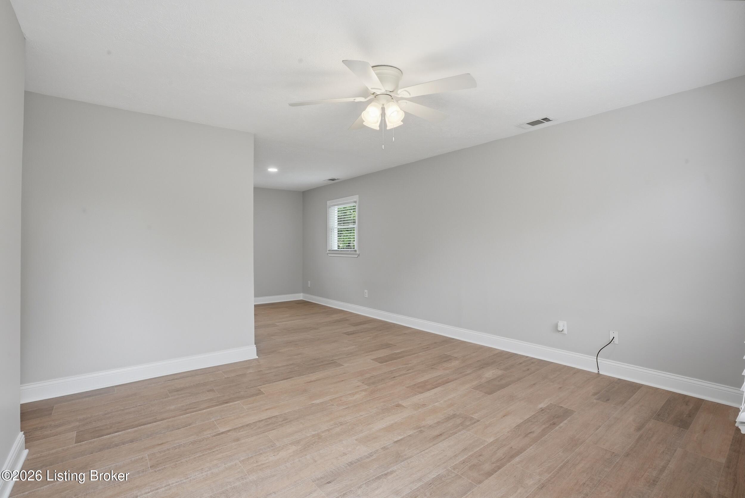 9104 New Maple Road Louisville, KY 40229 - Photo 7 of 36 Living Room