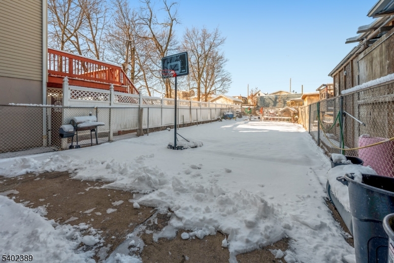 525 Maple Avenue Elizabeth, NJ 07202 - Photo 17 of 17 a view of a street with houses