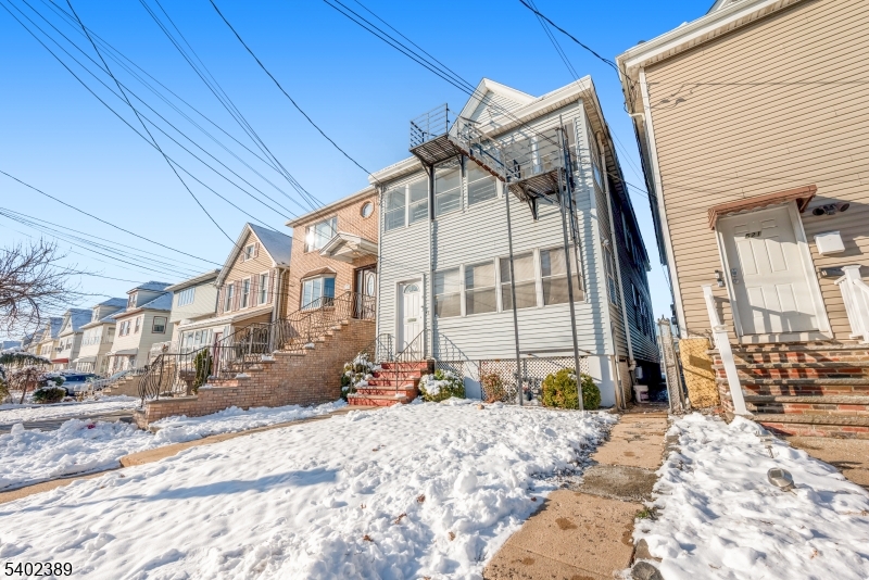 525 Maple Avenue Elizabeth, NJ 07202 - Photo 3 of 17 a view of a house with a patio