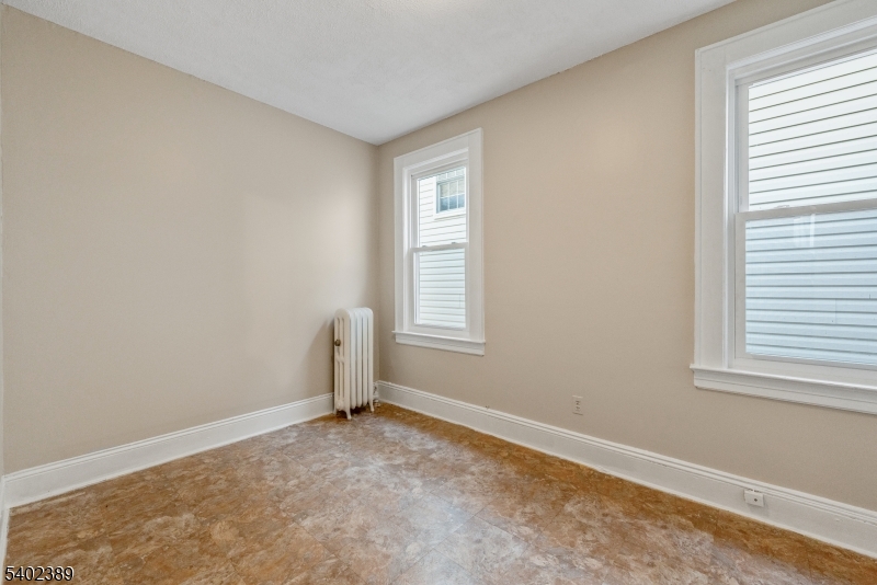 525 Maple Avenue Elizabeth, NJ 07202 - Photo 9 of 17 an empty room with a window