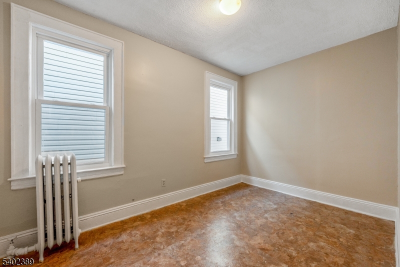 525 Maple Avenue Elizabeth, NJ 07202 - Photo 10 of 17 an empty room with windows